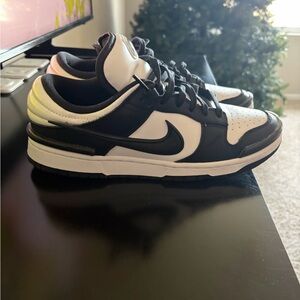 Nike Men's Dual-Tone Black and White Sneakers